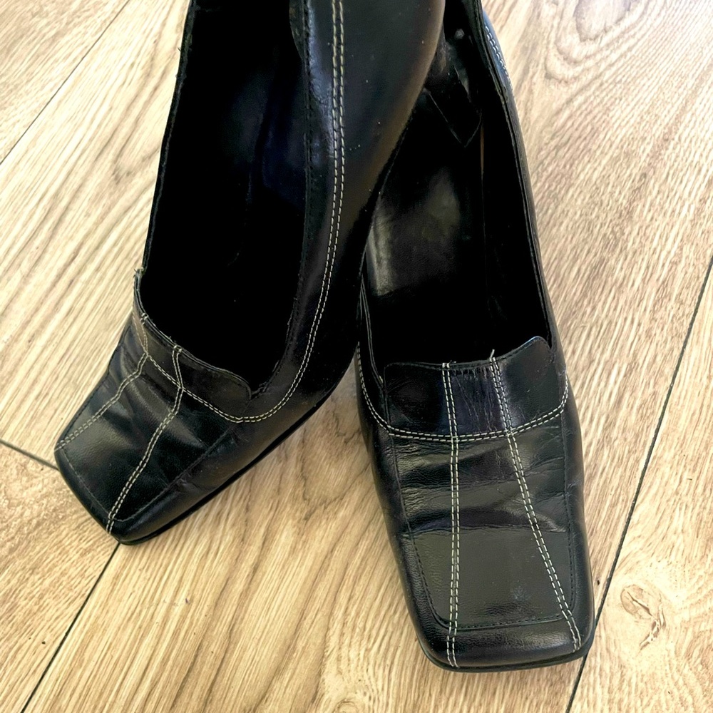 ❗️Final Sale❗️Black comfortable 3.5 inch heels.  Very comfy, gently worn.